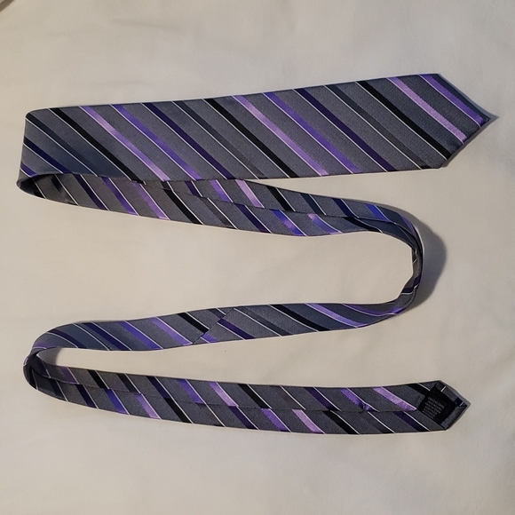 Men's Geoffrey Beene purple, grey and black stripped tie - Picture 1 of 5